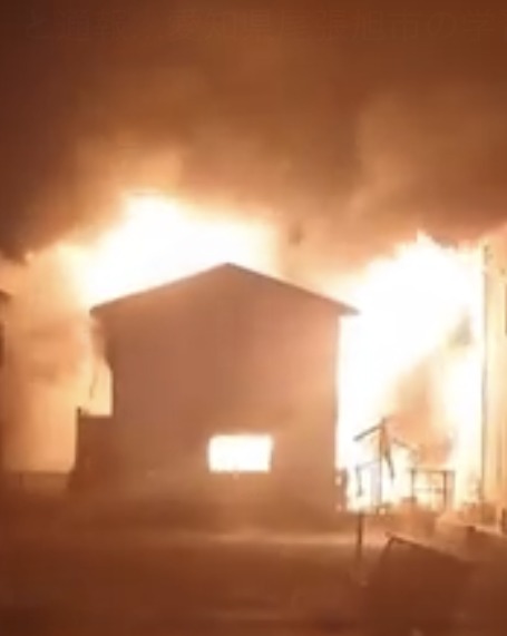 女子生徒「あの、なんかパソコンが爆発したんですけど…」