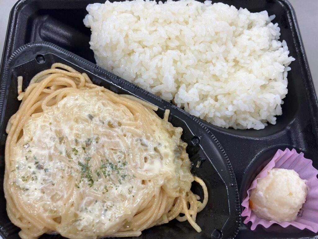 【朗報】ポプラ、タルタルとパスタと米だけの弁当を450円で発売してしまう