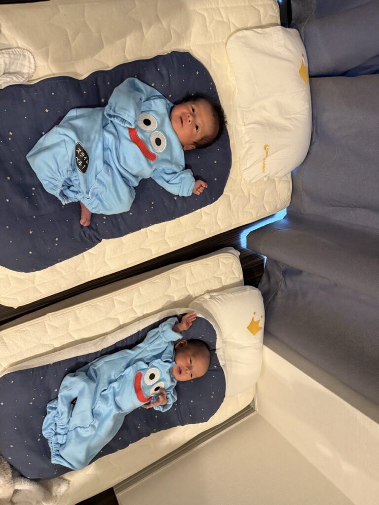 【 中川翔子 】 「スライムたちがあらわれた!」「スライム服!　双子に着せるの夢で」「レベル1って書いてある最高」