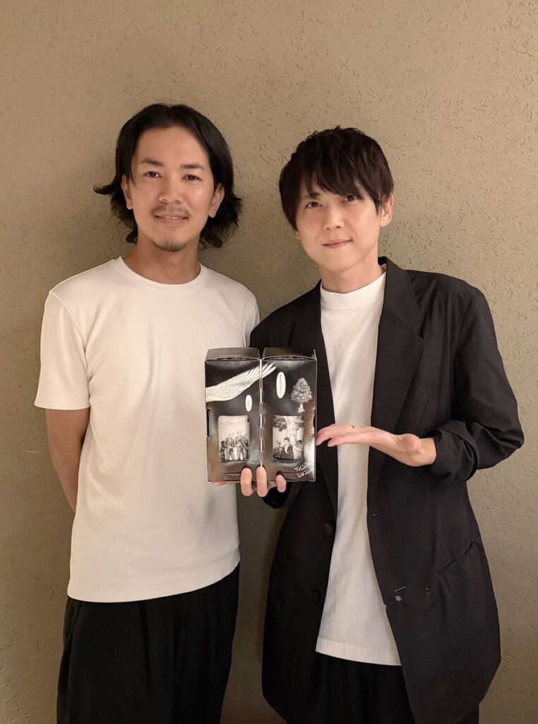 『進撃の巨人』原作者にネット騒然、声優・梶裕貴「諫山先生とごはん」並んだ写真に「先生イケメンすぎ」「普通に俳優さんかと」