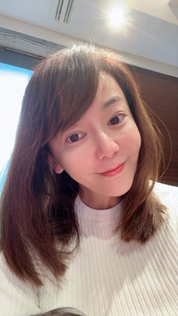 華原朋美、「カットとカラーリングしてきたよ」最新ショット公開にネット「いつまでも若い」「綺麗」