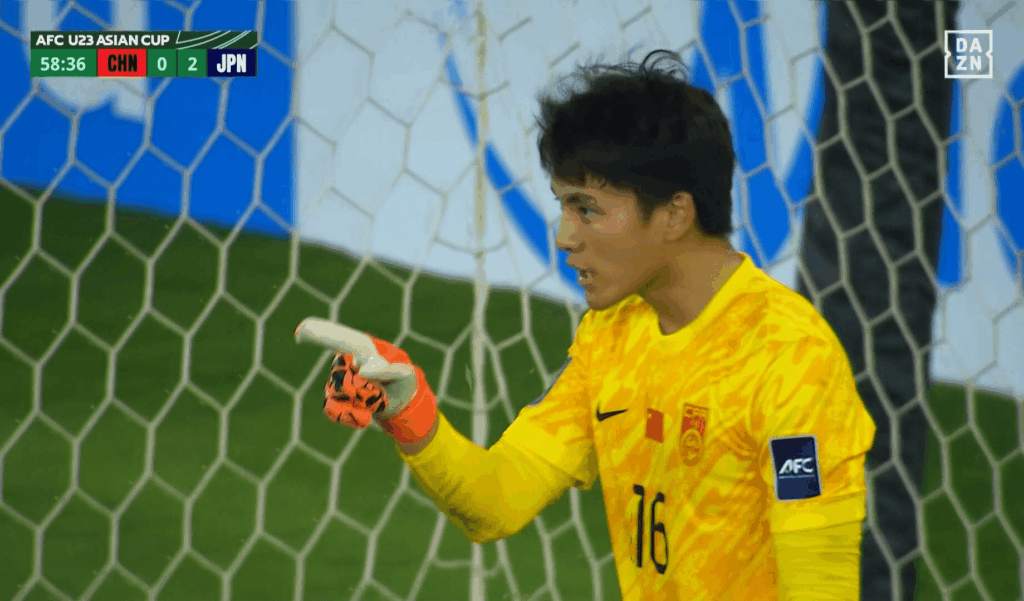 【サッカー】「ヘイヘイ 俺の目を見ろ お前のこと知ってるぞ」中国代表GKが挑発！ 日本代表 佐藤は完全無視…GKが飛んだ逆に決めPK成功