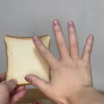 グルメ系YouTuberハシダ、手が大きすぎると話題 「ミスドのドーナツがミニチュアに見える」