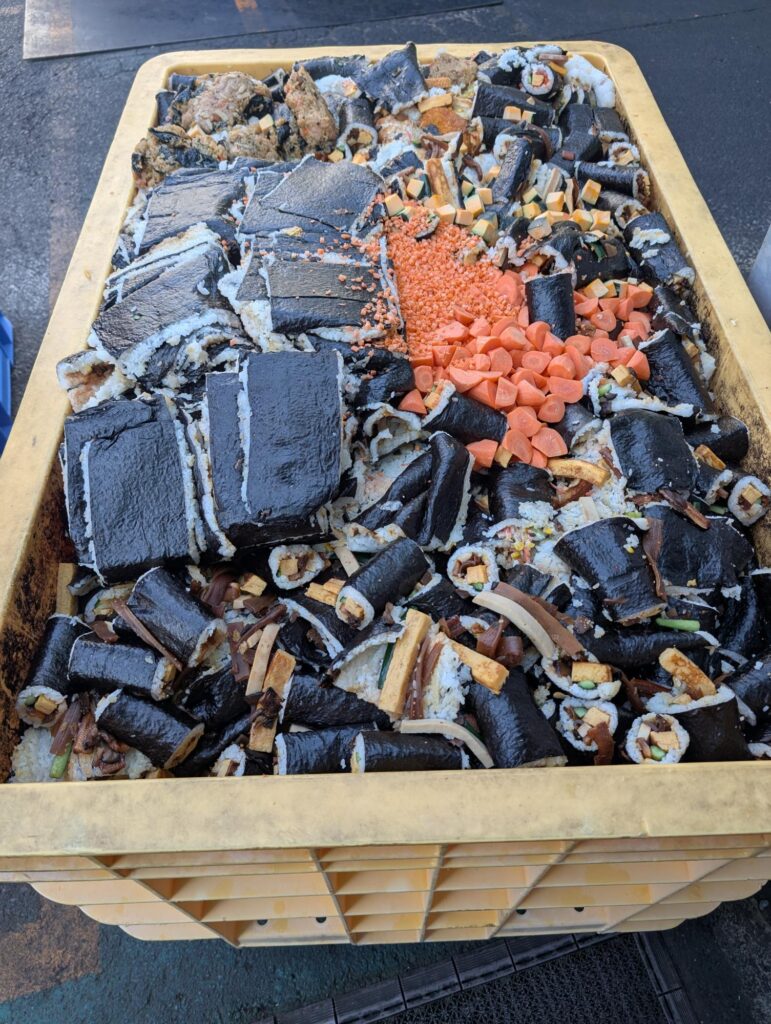 「もう、恵方巻はやめませんか？」大量廃棄された様子の写真が反響呼ぶ