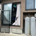 窓を開けたらクマ、外の飼い犬死ぬ