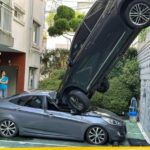 【韓国】 「空から車が落ちてきた？」驚愕の風景…駐車中の車を直撃、運転手は無事