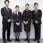 JAL、客室乗務員らのスニーカー着用を解禁…黒色の無地で制服となじめばOK