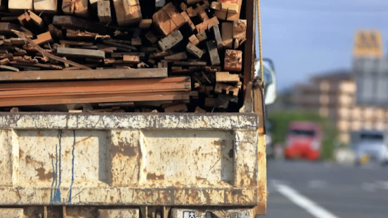 【何故、警察は放置なのか？】クルドカー。荷物積みすぎ。マジで危ないって、、