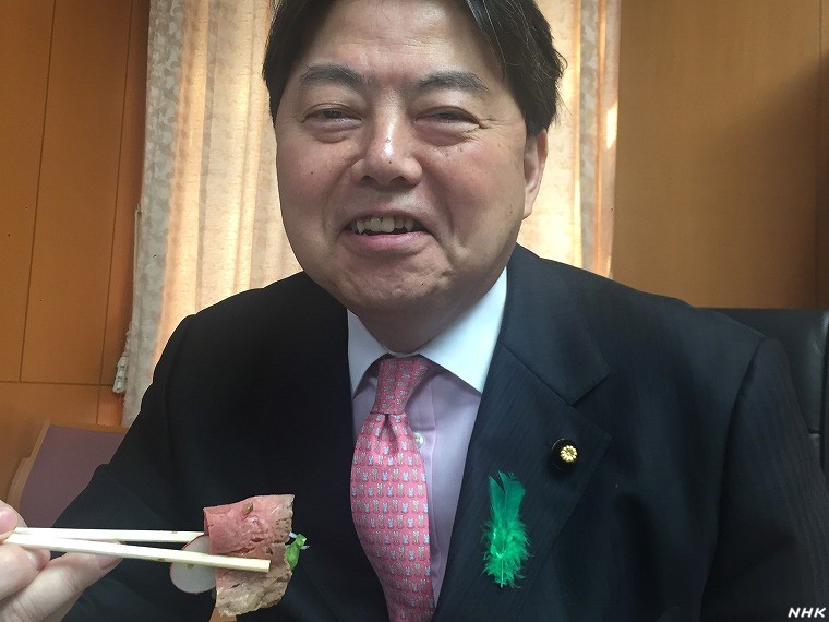 国会議員、ご飯食べすぎて炎上ww