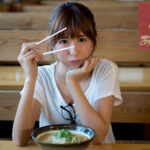 【ヌーハラ】同僚が隣席でラーメンをすする音が不快～「おいしそうですね！と言おう」「我慢しろ」職場の"ヌーハラ"問題に意見続々