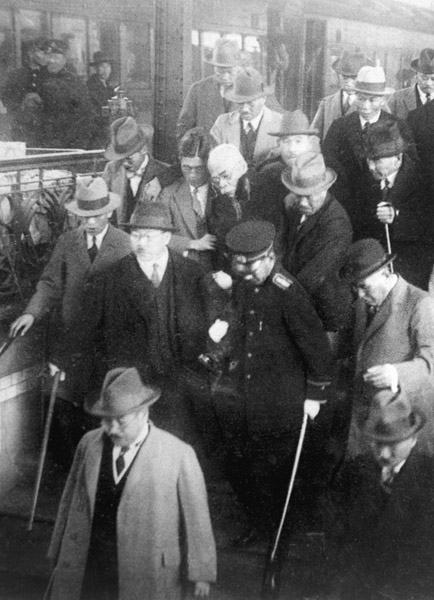 石破見解、戦争に至ったのは鳩山一郎の濱口雄幸殺しと穏健派へのテロを煽った新聞屋の責任と指摘