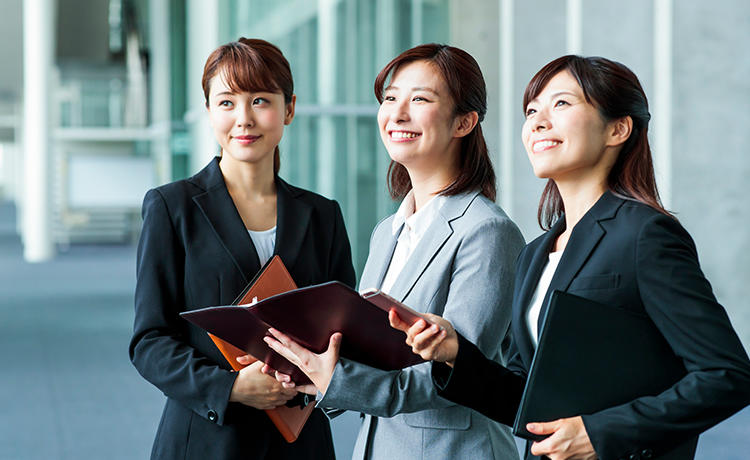 キャリア46歳女性、65歳男性との結婚はアリ？ナシ？ 婚活相談所「40代女性は恋愛できる最終」「一人で生きるも選択肢」