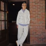 松重豊が全身GUを着たら……　「ひえー」衝撃のビジュアルに騒然「GUに見えない」「スタイルよすぎ」