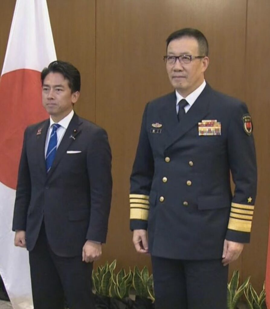 【画像】小泉進次郎さん、ちいさかった…