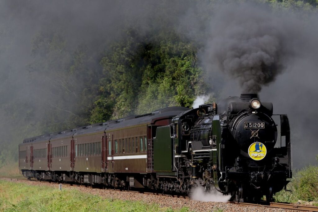 「SLやまぐち号」立ち往生し乗客200人は客車の中に・3連休最終日トラブル続きで運転取り止め