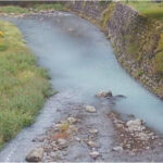 【山梨・】「認識不足だった」 ペンキを不法投棄➡川が白濁➡魚約10匹死ぬ 県が投棄した男性に行政指導 上野原市