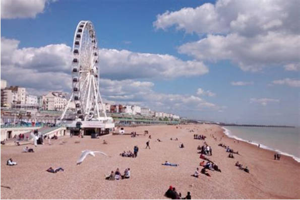 【英：ホテル暮らしの難民申請者、地元女性を浜辺に引きずり込み〇姦…