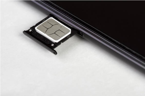 総務省、中古スマホの「未払い赤ロム」を禁止、「そんな売り方をした販売店が悪い」