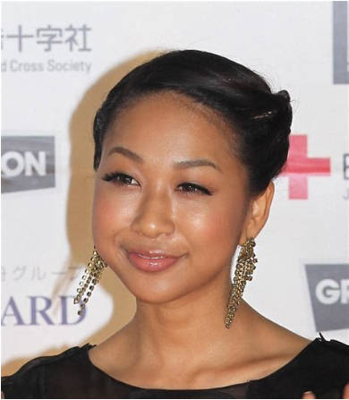 【歌手】青山テルマ、日本のファンデーションは「色のバリエーションが少ない」米国だと「すべてのスキンカラーが無ければ叩かれる」