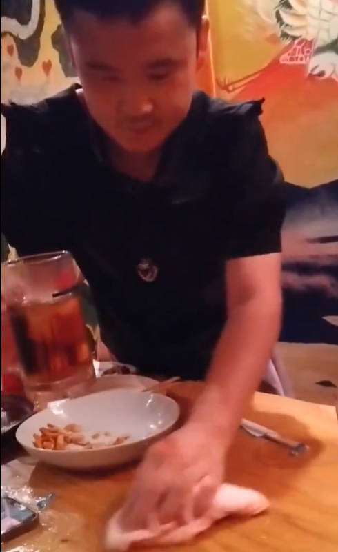 【動画】syamuさん(41歳)の接客業に従事！