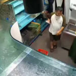 さすが中国　今度はアクリル製の生け簀が爆発してしまう