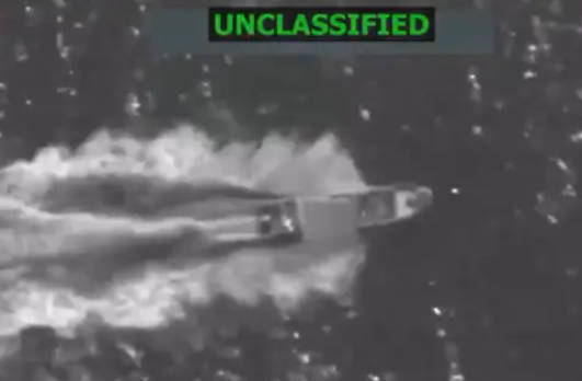 米国、太平洋を航行していた麻薬運搬船を爆撃　トランプ氏「我々にはそれが許される」