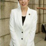 刀剣腐女子の小野田クールジャパン大臣、シェリル派だった。これは銀河系アイドルファンの支持を失うか