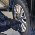 タイヤ交換、物価高騰により1本500円から1本5000円に値上がり