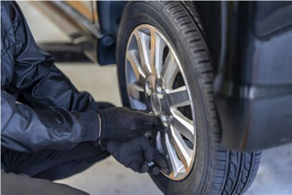 タイヤ交換、物価高騰により1本500円から1本5000円に値上がり