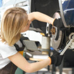 自動車整備工、求人倍率5倍超え　人手不足深刻、安全懸念も