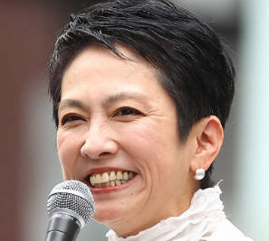 【悲報】　蓮舫 「笑顔で飛び跳ねない、演出ではない政治を求めます」 ← 選挙演説で飛び跳ねてました