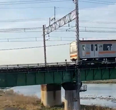 車掌「(“きさらぎ駅”か知らんが、撮り鉄ｳｾﾞｪ…)発車しまーす🖕」撮「(ﾊﾟｼｬ)拡散希望！！」