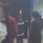 【動画】歌舞伎町のトー中でナイフを持った女が暴れ回る