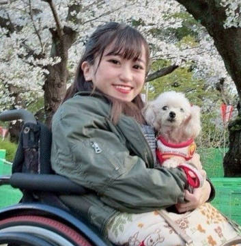 生後3ヶ月娘殺害した母親(28)、有名車椅子インフルエンサーだった。心中しようとするも首吊り失敗