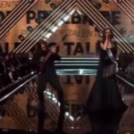 ミス·ユニバースの候補者が、汚いデス声を披露して決勝進出