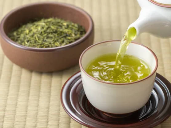 【中国の研究】緑茶が最も強力な健康効果をもたらす、1日に約1.5～3杯のお茶を飲むと心血管疾患（CVD）と全死亡率が低下する