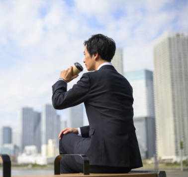 サラリーマンの24％「昼食を食べられない」、物価高騰と昇給を越える増税で食費と小遣い減らされる