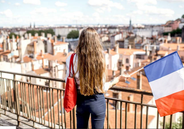フランス文化省の職員、採用面接で女性200人以上の飲み物に利尿剤を入れオ〇ッコさせる
