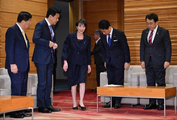 高市早苗「おい！カブトムシ！」赤沢大臣「カブトムシってどういう意味ですか？」