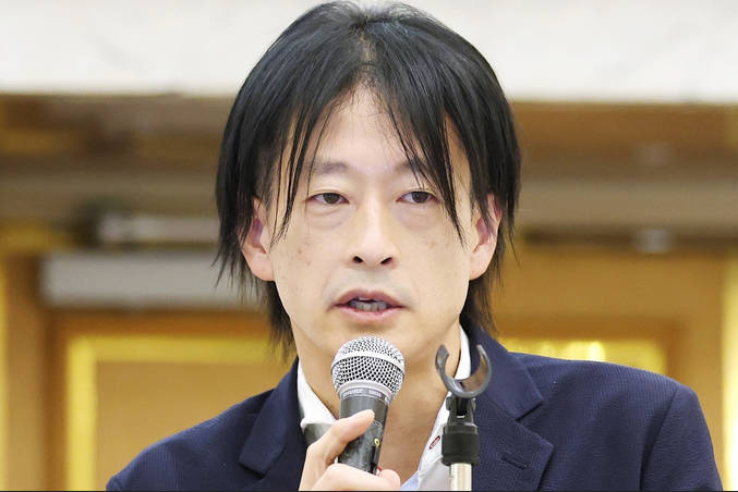 鈴木エイト 「コメント欄に湧くダニの駆除剤撒いたら、死にかけのが際限なく増殖して更に湧いてきた」