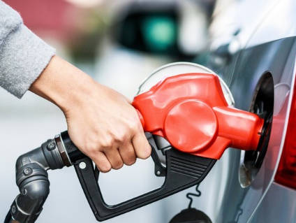 再)【悲報】車椅子ユーザーさん、セルフのガソリンスタンドで給油を頼むも断られる😭