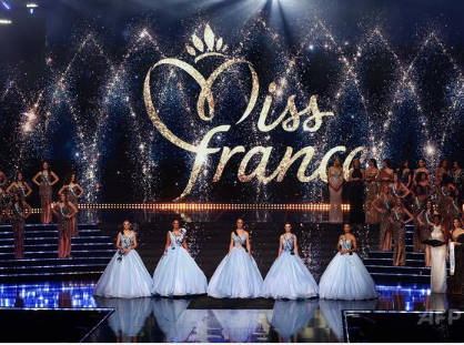 ミス・フランス候補2人「他の候補はデ〇ビッチ」→炎上→「反省してる！サイバー暴力辞めろ！」