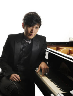 ピアニスト清塚信也　「高崎駅のストリートピアノで戦メリとか弾きじゃくった」名曲を演奏も「終わったら、3人しか聞いてなかった」