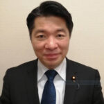 「絶対うそやー」「いややっ」。目を潤ませる信徒もいた。