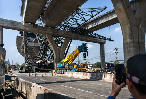 タイ「中国の高速鉄道採用！」→クレーン倒壊で死者　…昨日同じスレを見たって？また倒れたんだよ！