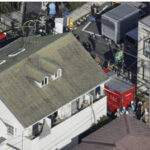 【無敵の男】アパート立ち退きの強制執行を受けた男、「荷物はこれだけです」と持ってきたガスボンベが爆発⇒ 逃げ出した執行官らを男が刃物で襲う⇒ 保証会社社員が死亡、執行官も重傷、アパートは火事に