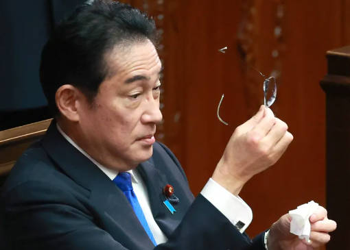 【衝撃】眼鏡のプロ「正直、メガネは選び方で9割決まります🤓」