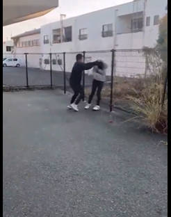 【福岡県田川市の田川西中学校のいじめ】無抵抗少年が複数人に暴行される動画が拡散