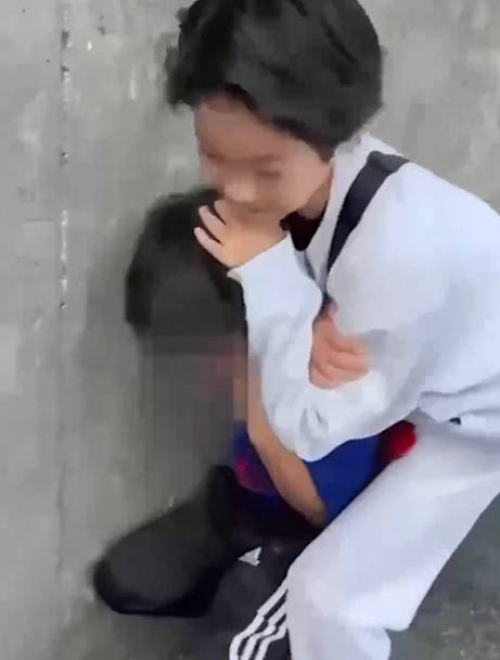 【動画】大阪の中学生さん、小学生相手に暴行＆海に突き落とすというイジメを披露