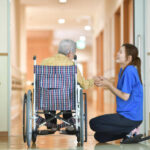 【悲報】介護の現場「ぶっちゃけもう外国人労働者いないと回りません…」